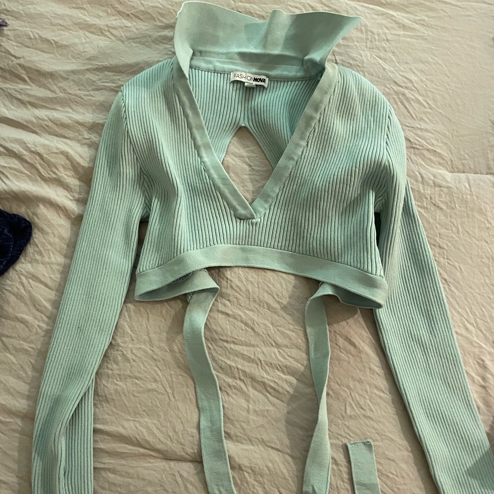 Fashion nova top. Size XS. No tags but never worn.
